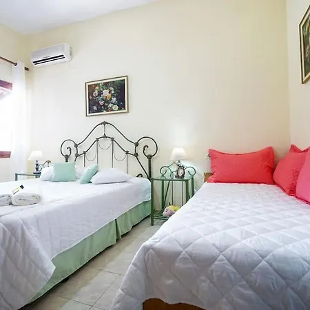 Villa 'manios' Near The *