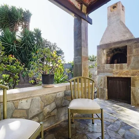 Villa 'manios' Near The